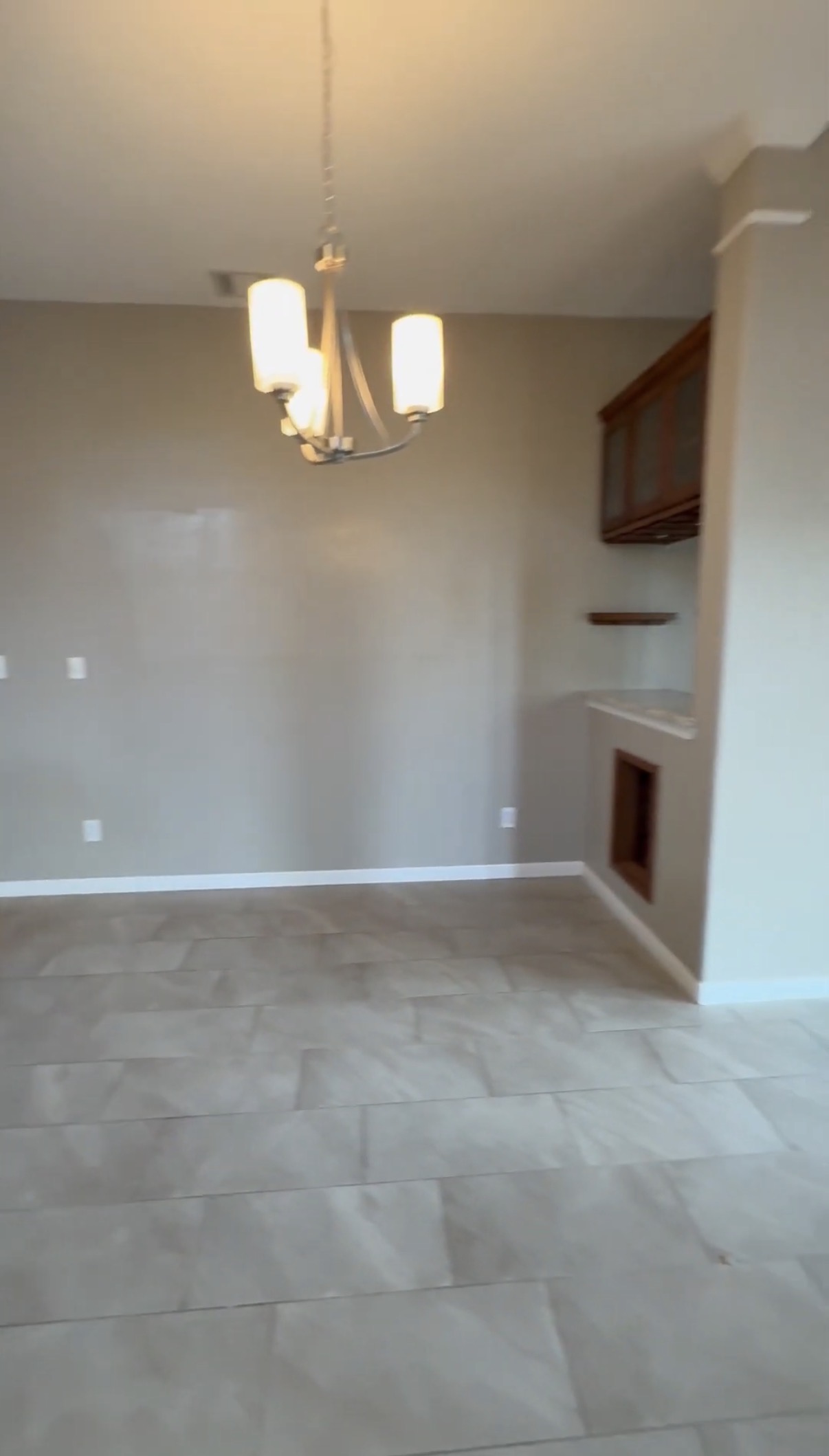 Empty dining room before the remodel