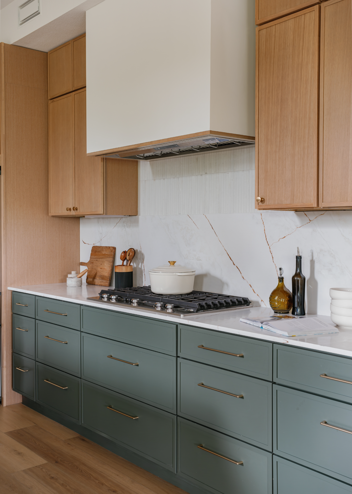 Kitchen range with marble backsplash